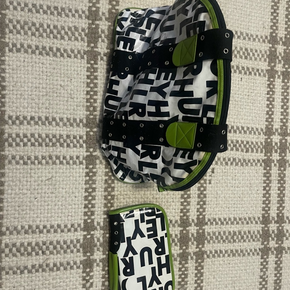 Nice Hurley Carry bag and Passport Carrier For Sale!